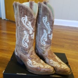 Corral boots